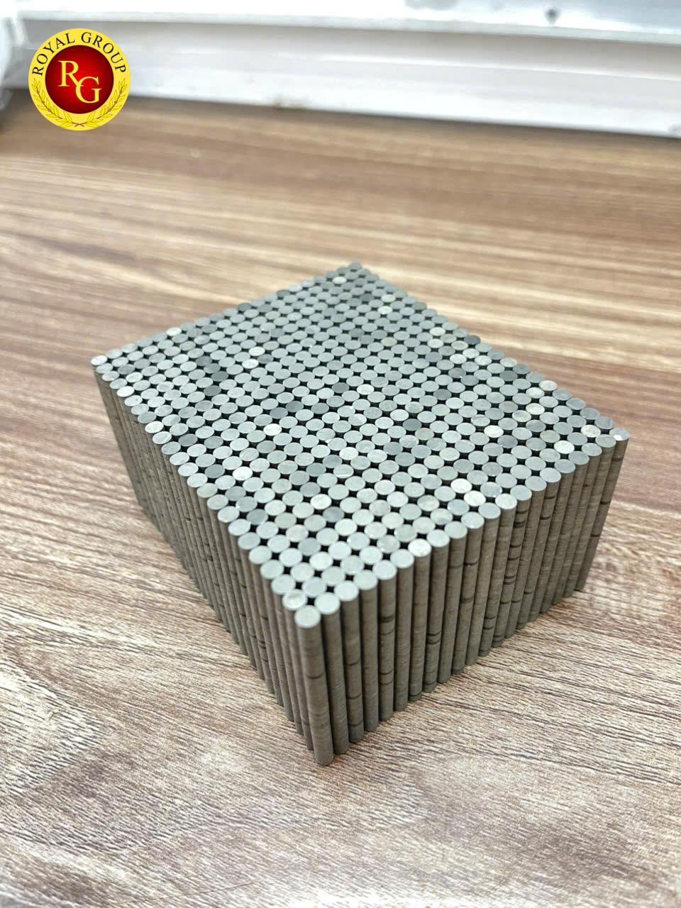 Nam châm chịu nhiệt 4x1mm, Nhiệt độ sử dụng tối đa 350 độ C