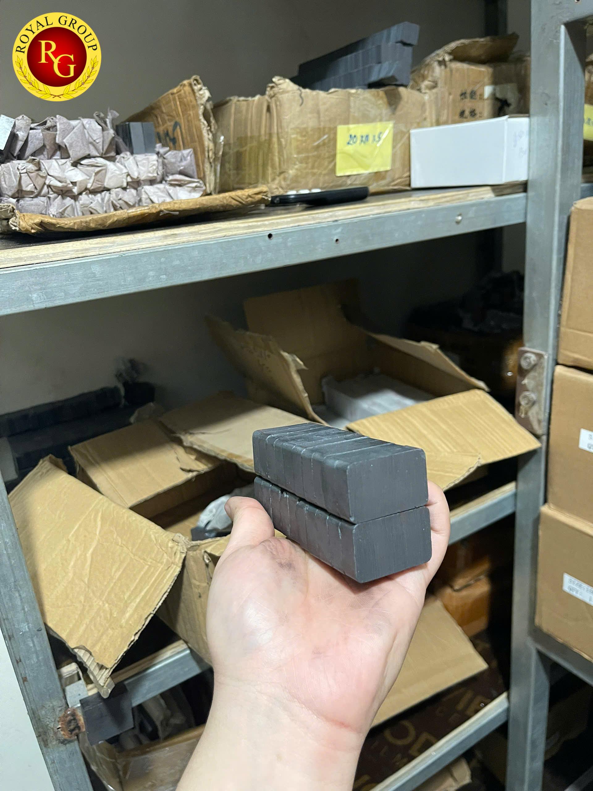 Nam châm Ferrite hình chữ nhật 40x25x10mm