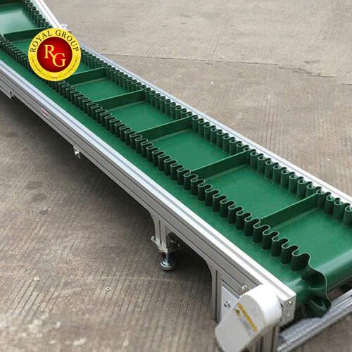 Alternative view of Băng tải tai bèo – Giải pháp vận chuyển vật liệu dốc, tải trọng lớn