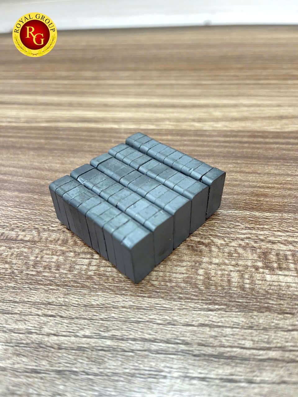 Nam châm Ferrite 20x10x5mm hình khối