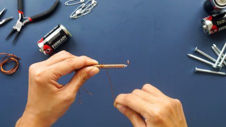 Cách làm nam châm điện có công tắc - 1