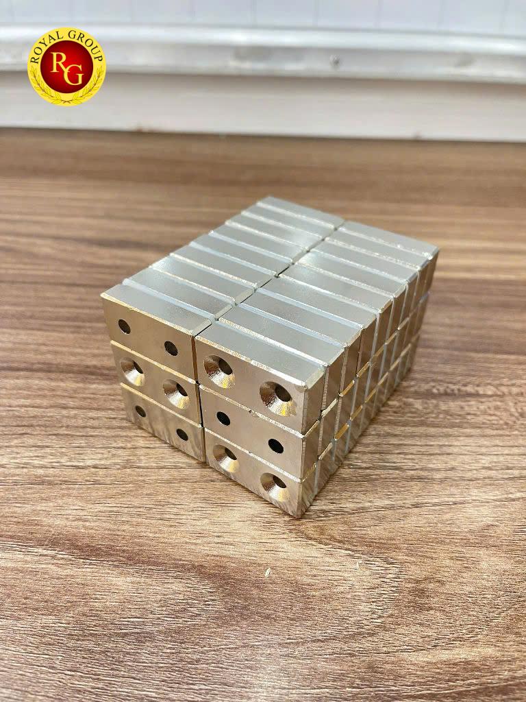 Nam châm viên có lỗ vít 40x20x10mm