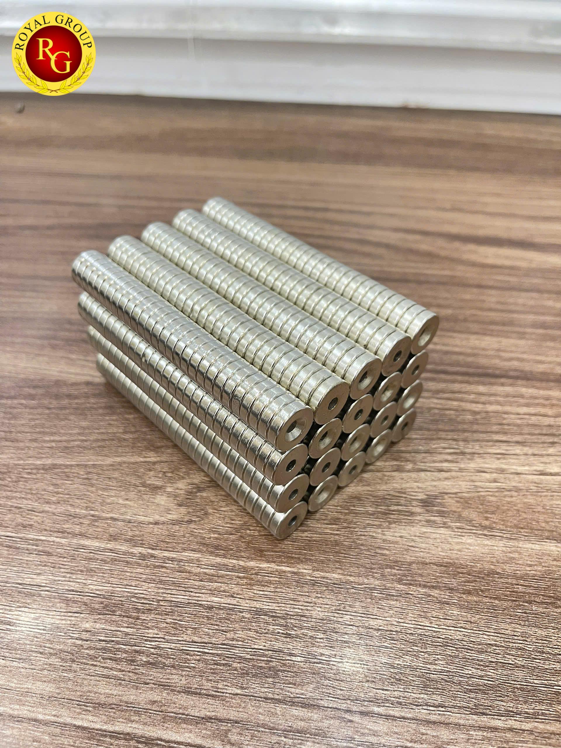 Nam châm đất hiếm 15x4 có lỗ vat
