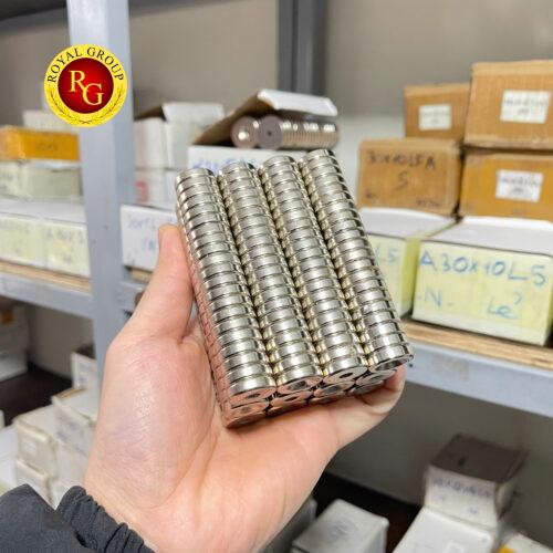 Nam châm đất hiếm 18x5 lỗ vat 5mm