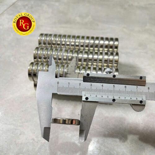 Alternative view of Nam châm đất hiếm 25x5mm lỗ vát 5mm