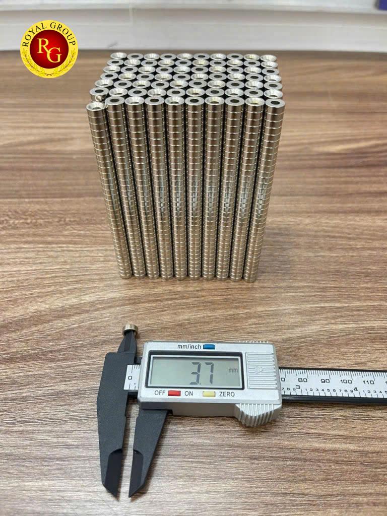 Nam châm đất hiếm 8x3 lỗ VAT 3mm - Ảnh 4