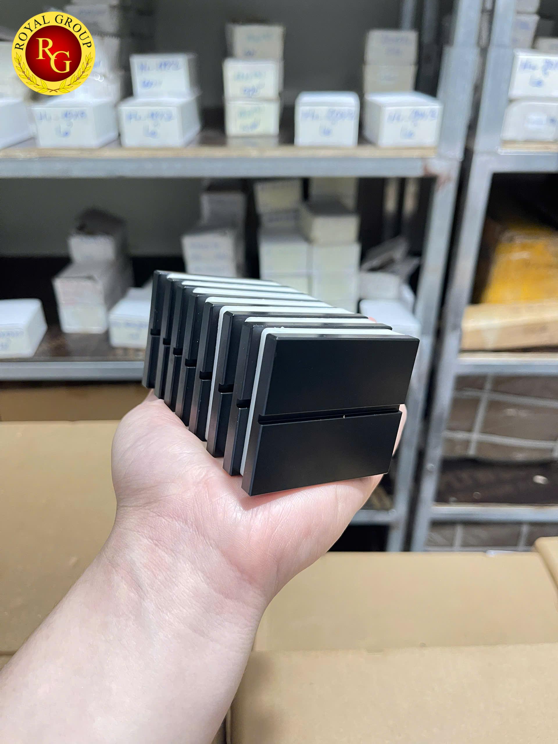 Nam Châm Rãnh Đen 63x53x6mm