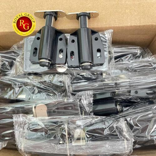 Nam châm hít cửa tủ đen