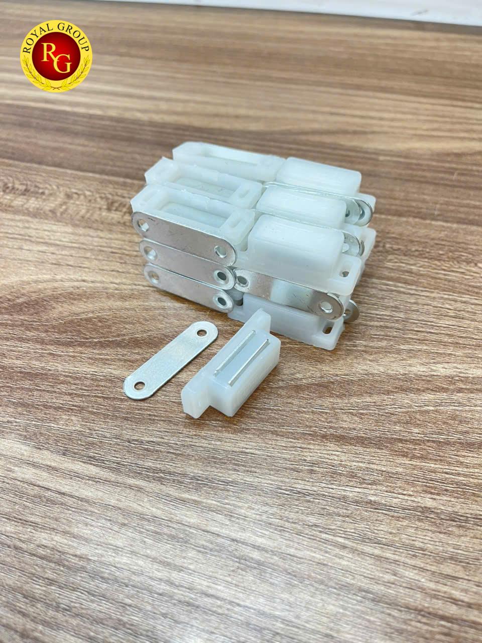 Nam châm hít cửa tủ nhỏ - Ảnh 2