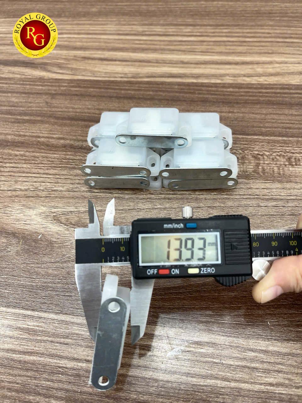 Nam châm hít cửa tủ - To - Ảnh 3